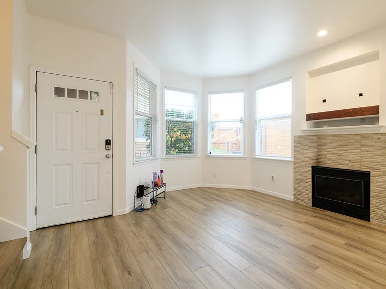 10547 Midvale Ave N #D — Photo 2