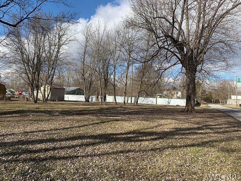 2nd image of 902 Robinson Ave