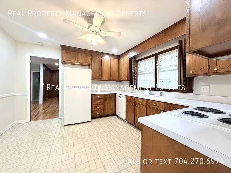 4017 Tamerlane — Photo 3