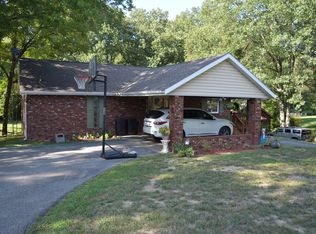 405 Country Acres Ln, Eldorado, IL 62930