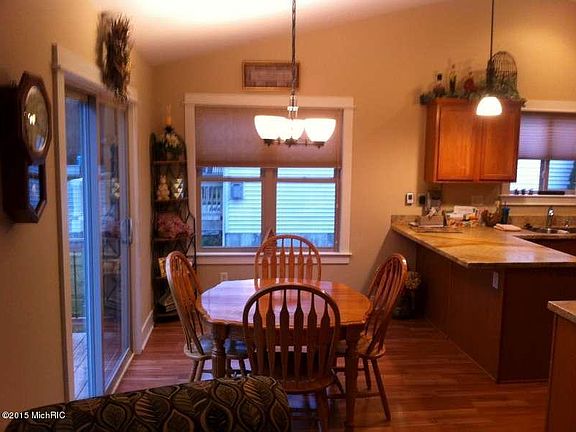 5th image of 925 S Sandalwood Cir