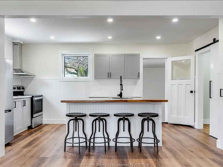 48 McLean St — Photo 4