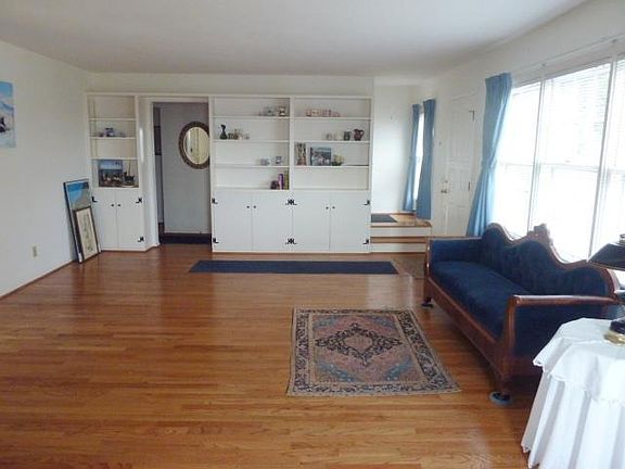 2nd image of 7068 Bayview Dr