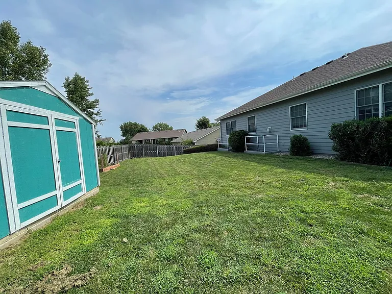 825 Locharno Dr — Photo 6