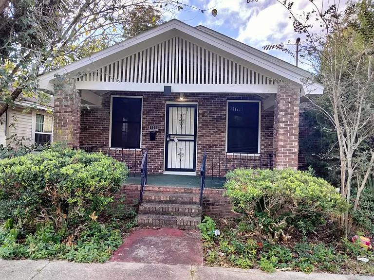 121 E Jordan St — Photo 7