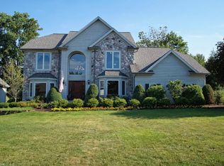 6292 N Applecross Rd, Highland Heights, OH 44143