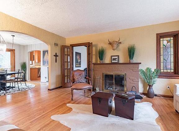 5th image of 12 Westwood Forest Ln