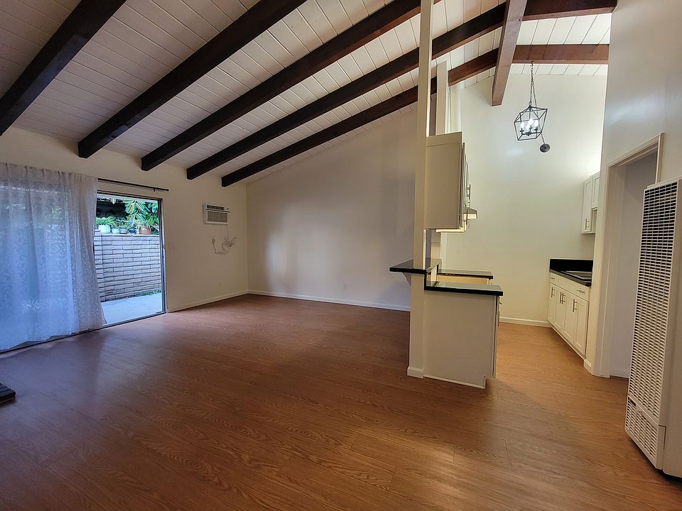 1st image of 7340 Ventura Canyon Ave #3
