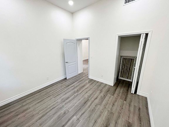 2nd image of 451 W 50th St Lowr 1