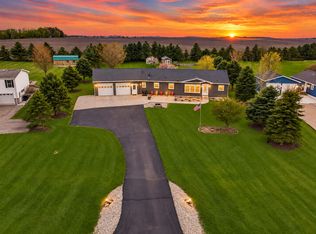 25 Lake Shetek Dr, Slayton, MN 56172