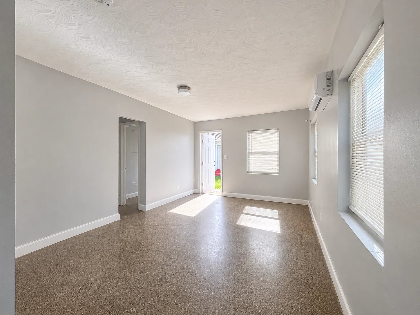 Studio, 600 sqft, $1,300 — Photo 3