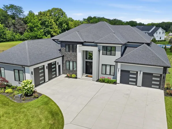 1125 Hunting Creek Dr, Perrysburg, OH 43551