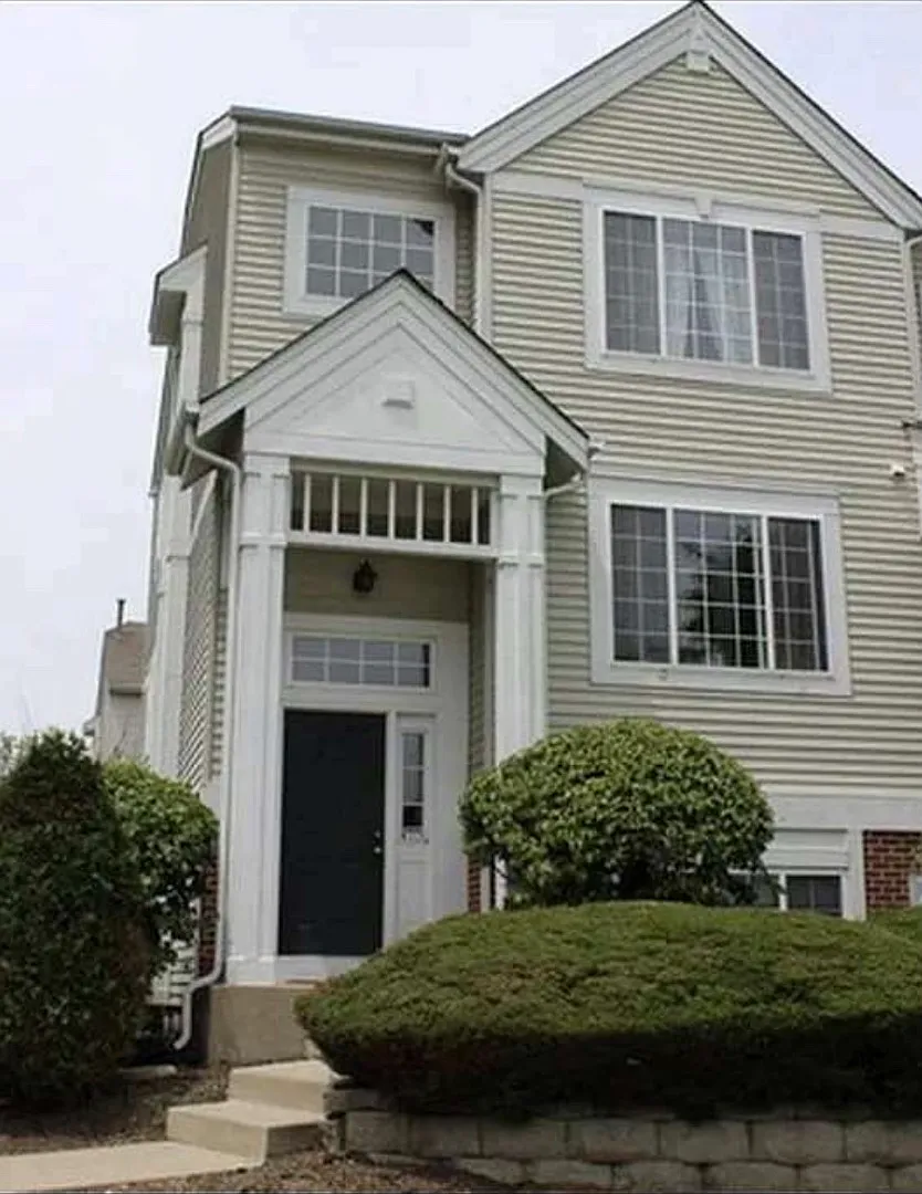3 bed, 4.0 bath, 2200 sqft, $2,600 — Photo 1
