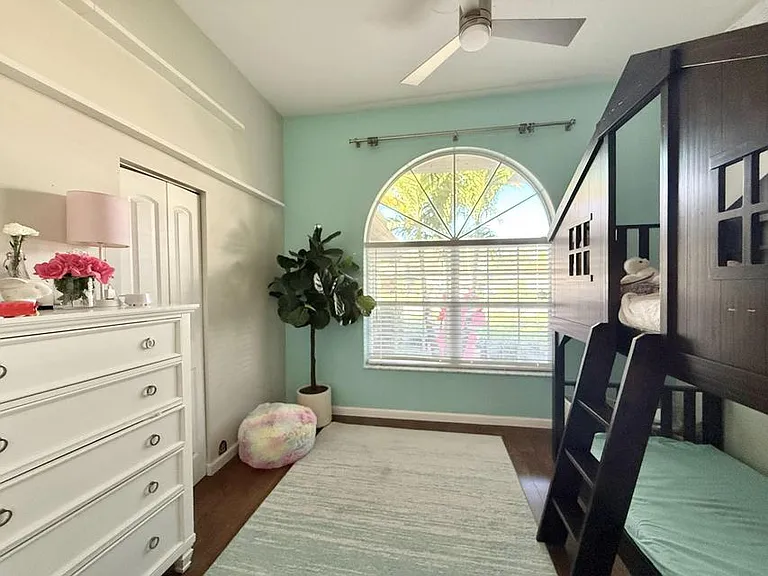 1774 Primrose Ln — Photo 8