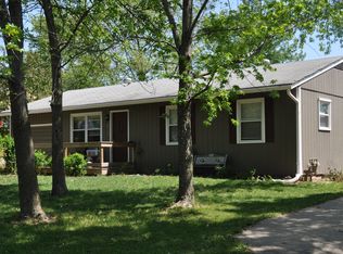 2714 Rawhide Ln, Lawrence, KS 66046