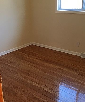 4th image of 518 156th St