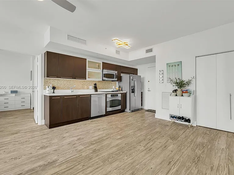 90 SW 3rd St #4303 — Photo 11