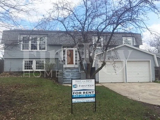 120 S Lancaster Dr — Photo 2