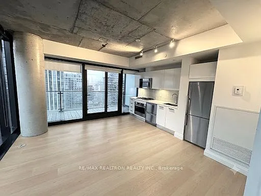 224 King St W #2901 — Photo 4
