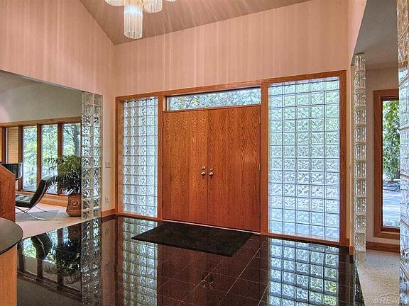 5th image of 2500 Royal View Dr