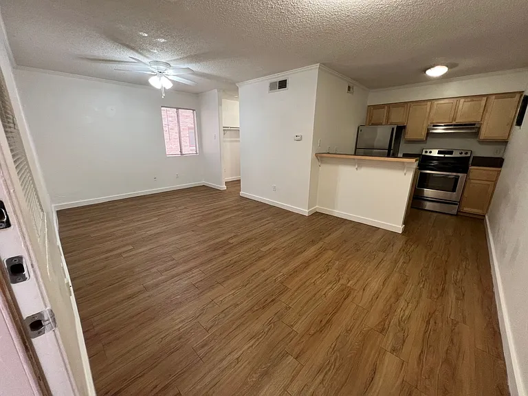 24 Flats Apartments — Photo 17