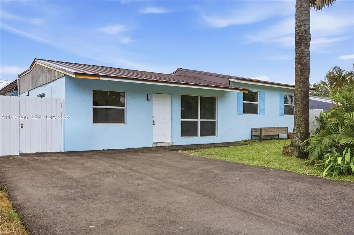 Building Photo - 2280 SW 43rd Ave #1