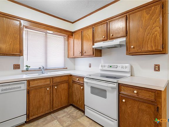 3rd image of 103 Windward Ct