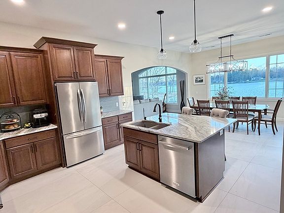 5th image of 1018 Idlewild Dr