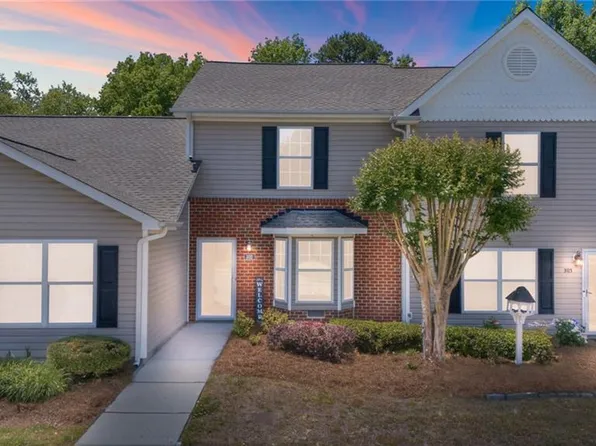 302 Carrington Ln, Thomasville, NC 27360