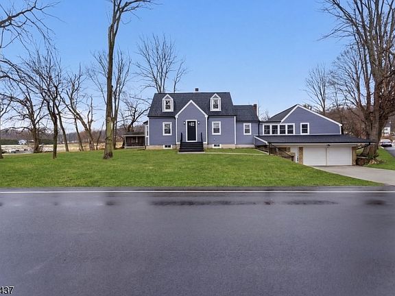 2nd image of 1821 Belvidere Rd