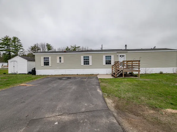 15 Ofarrell Street, Topsham, ME 04086