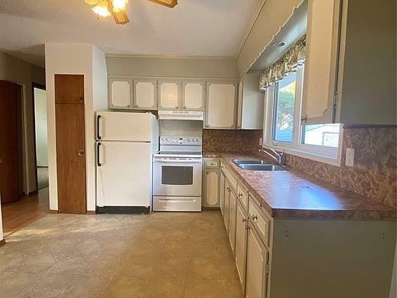 2nd image of 444 McGillivray Dr
