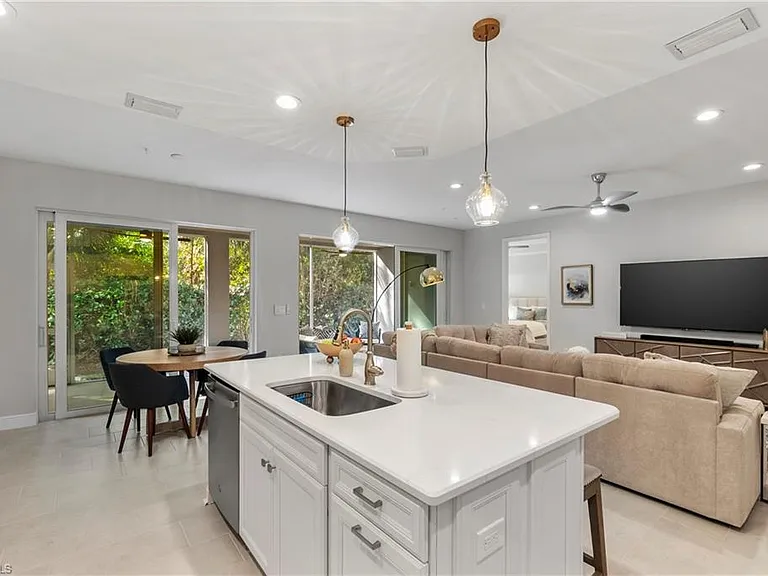 2640 Seychelles Cir #2802 — Photo 15
