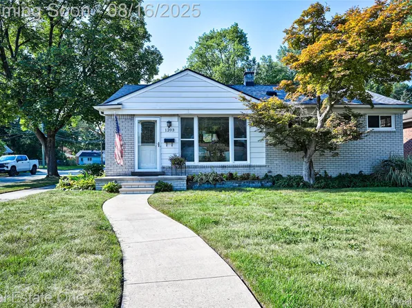 1203 Hickory Ave, Royal Oak, MI 48073