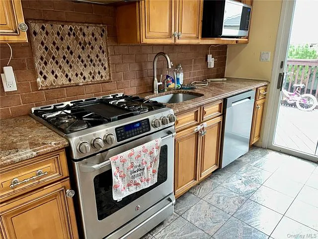 1316 McClure Ave — Photo 5