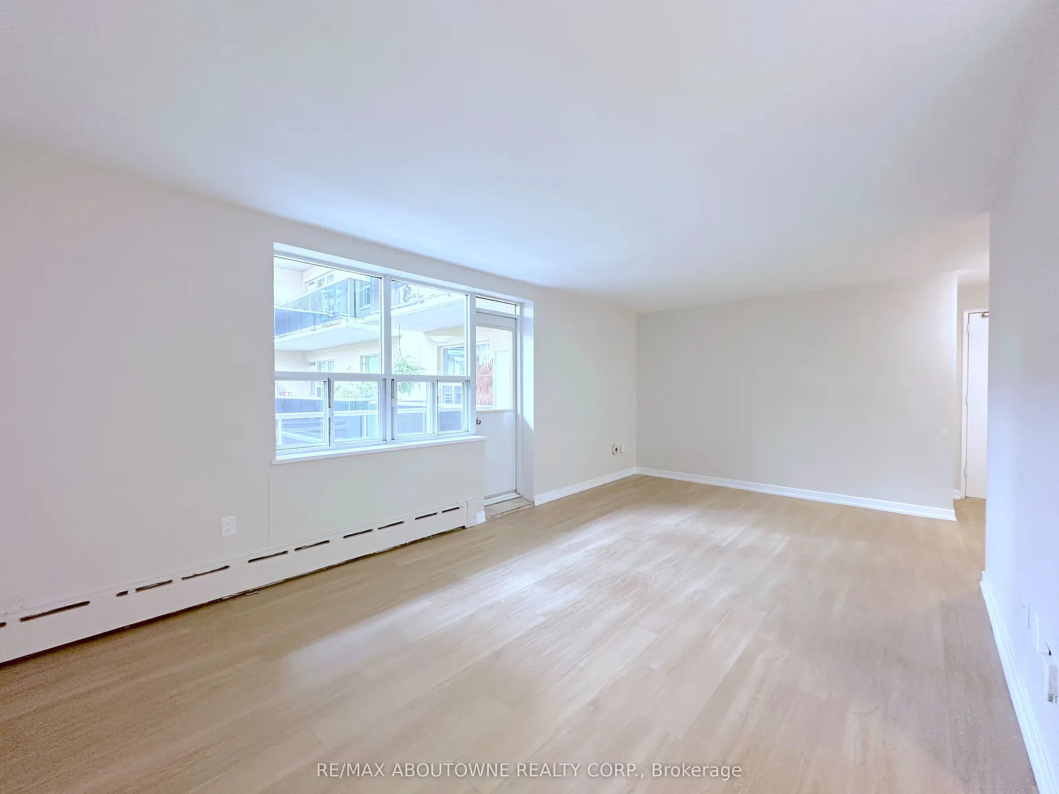 300 St Clair West — Photo 3