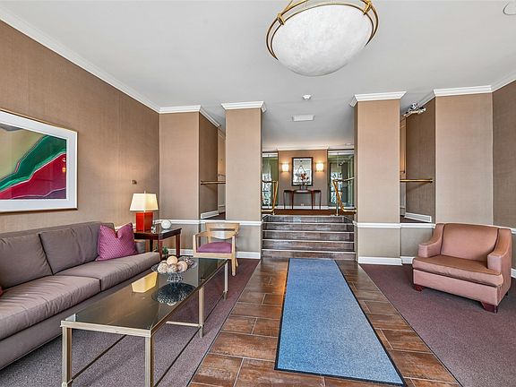 3rd image of 2222 1st Ave NE APT 108