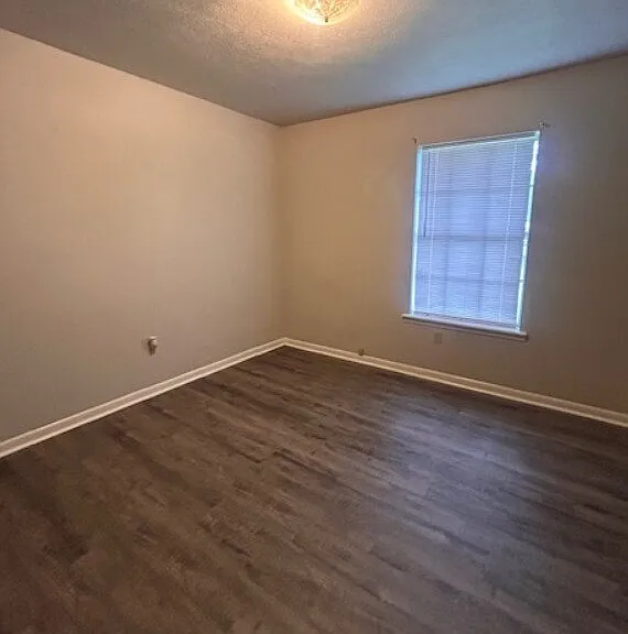 1503 Lance St — Photo 7