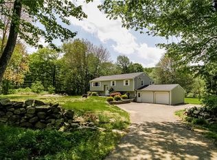 8 Phyllis Ln, Newtown, CT 06470