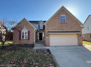 714 Autumn Ridge Dr, Westland, MI 48185