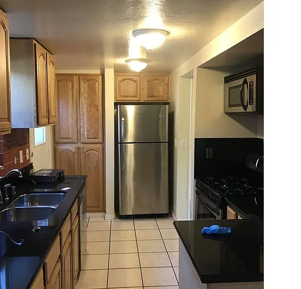 5712 Poplar Cmn — Photo 4