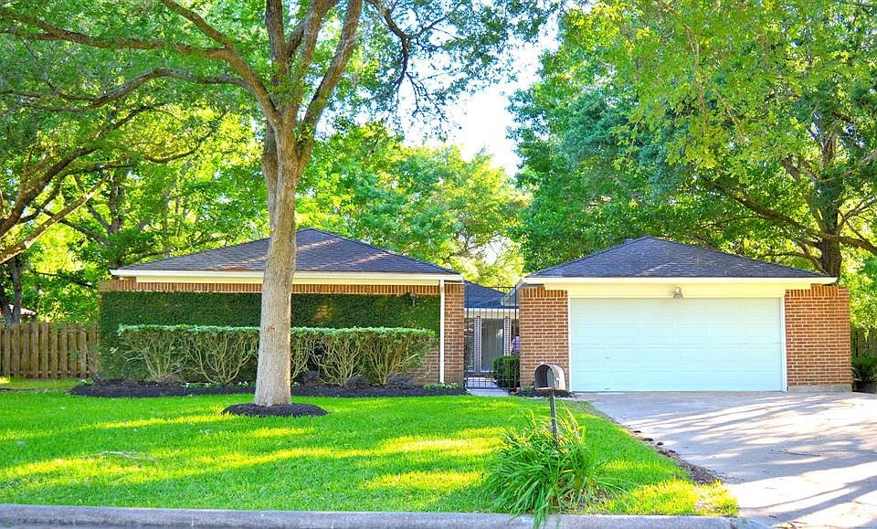 2nd image of 505 Williamsburg Cir