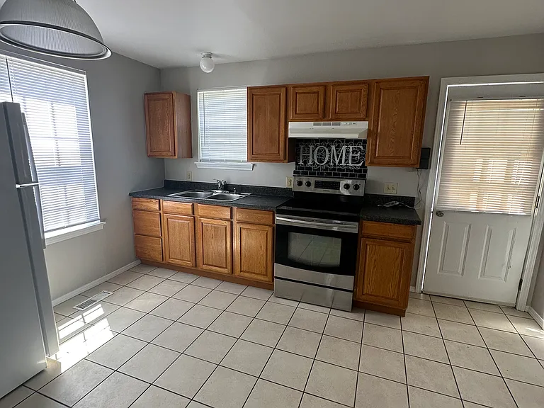 317 S Market St — Photo 2