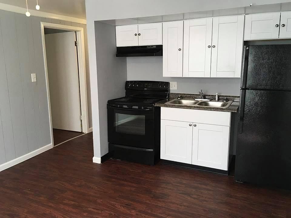 2nd image of 1925 McCalla Ave #2