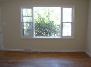 2327 Pinecroft Rd, Greensboro, NC 27407