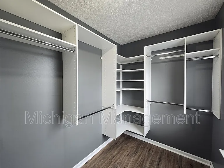 684 Glenlivet St — Photo 30
