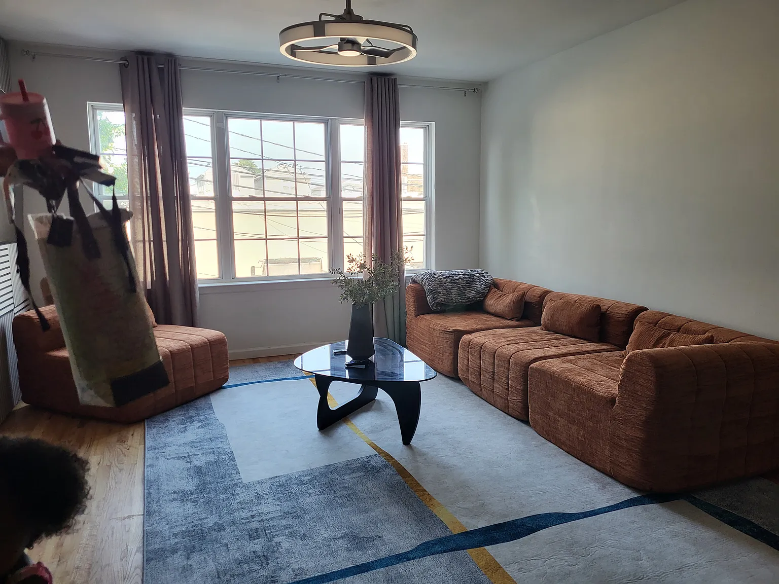 3 bed, 2440 sqft, $1,050 — Photo 3