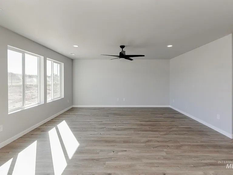 311 Chalcedony Ave — Photo 4