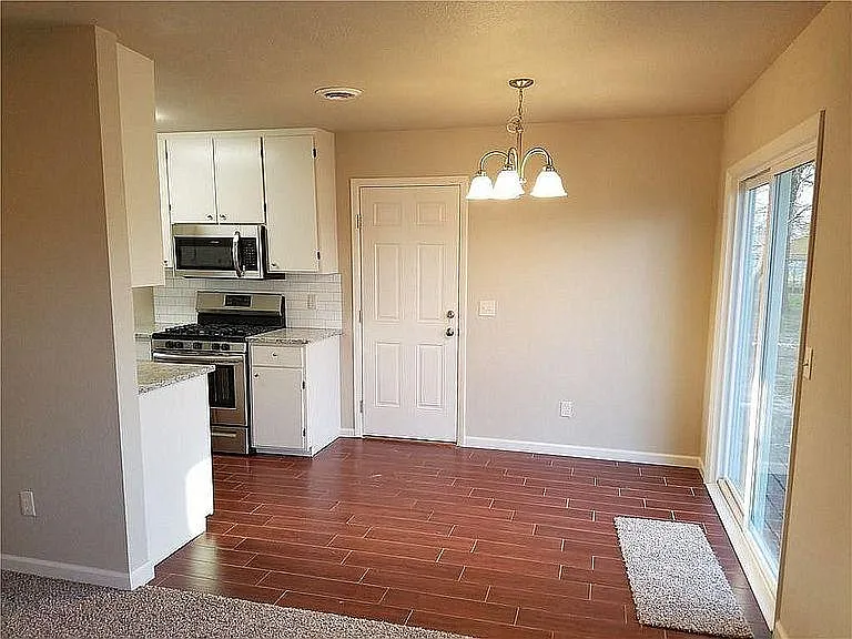 2705 N 15th St — Photo 4