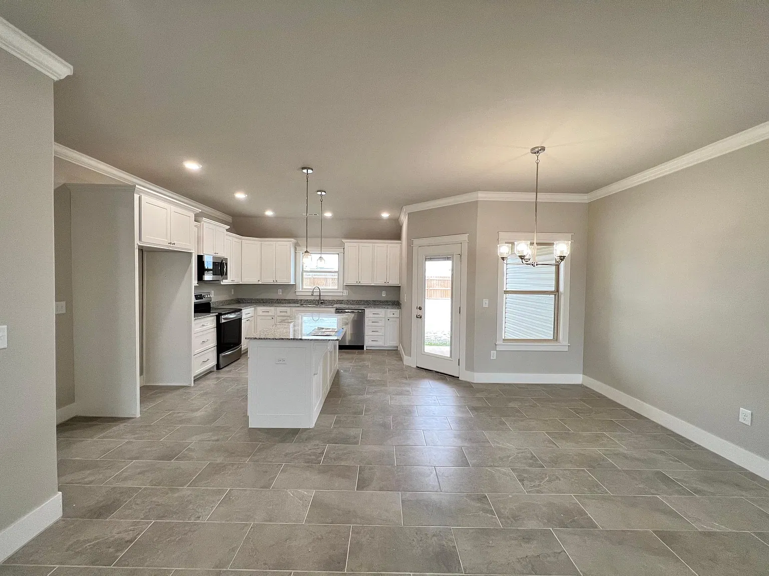 3 bed, 1589 sqft, $1,525 — Photo 4